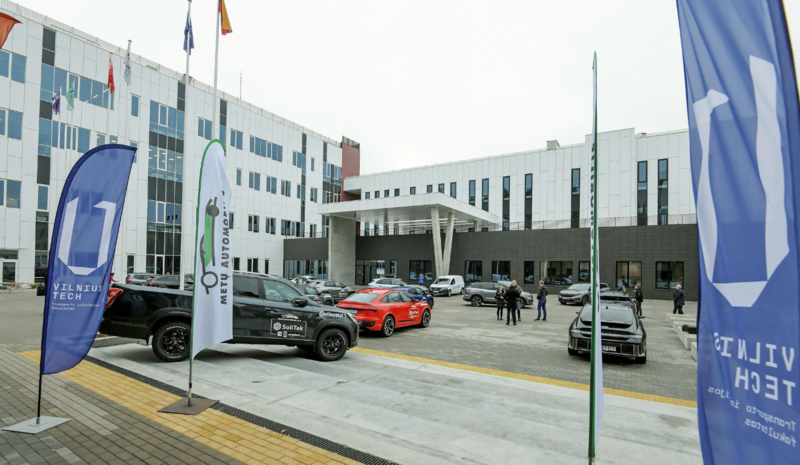 Transporto inžinerijos fakulteto kieme – metų automobilio rinkimai